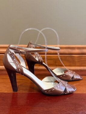 Vintage Bandolino Brown Strappy Brown Heels, Stitch Accents, Size 8